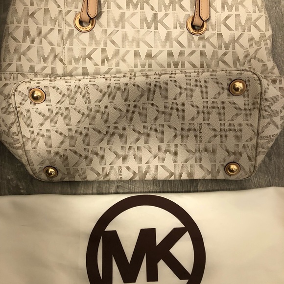 MK Shoulder Bag - Picture 3 of 3
